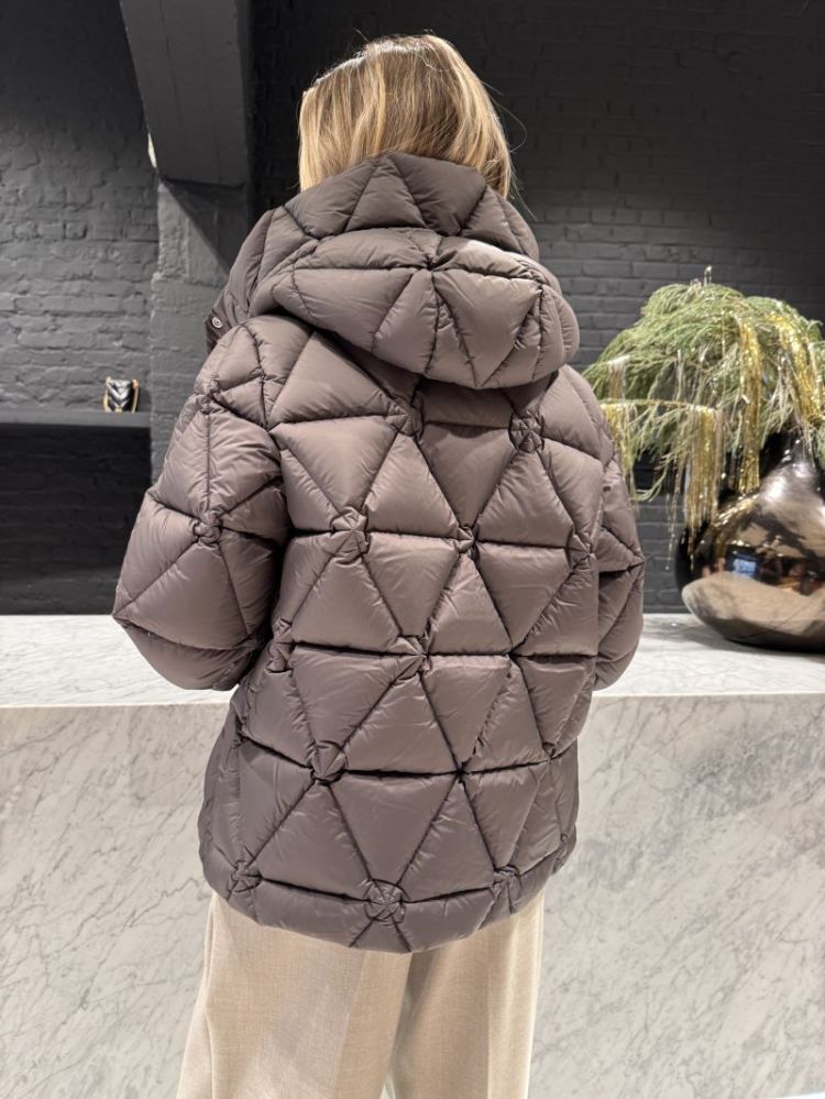  B38 BLACK OLIVE
