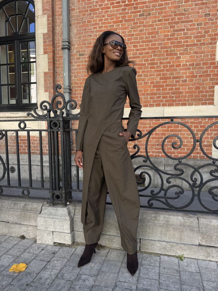 KHAKI