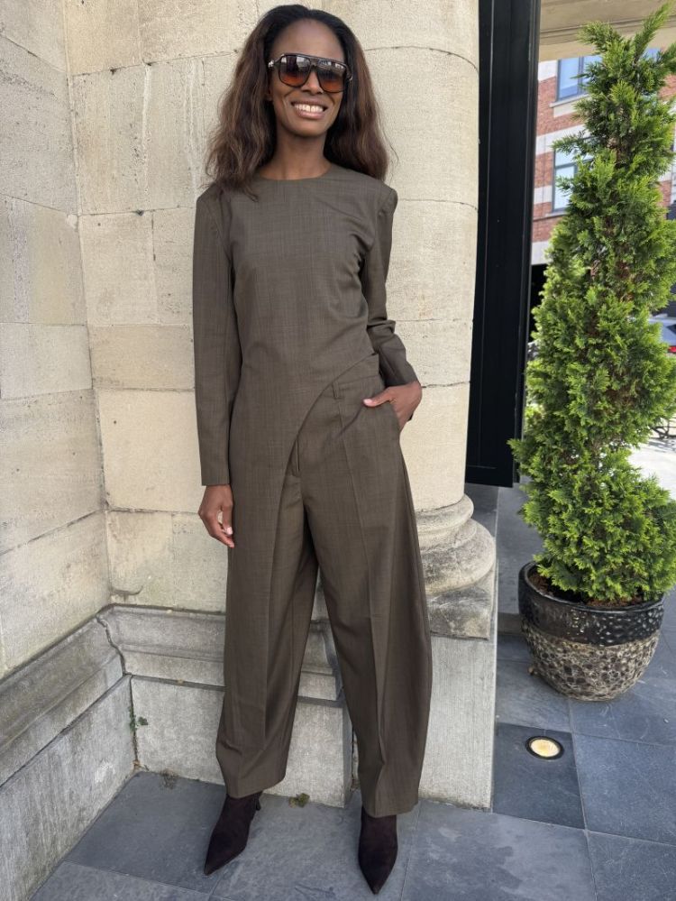 KHAKI